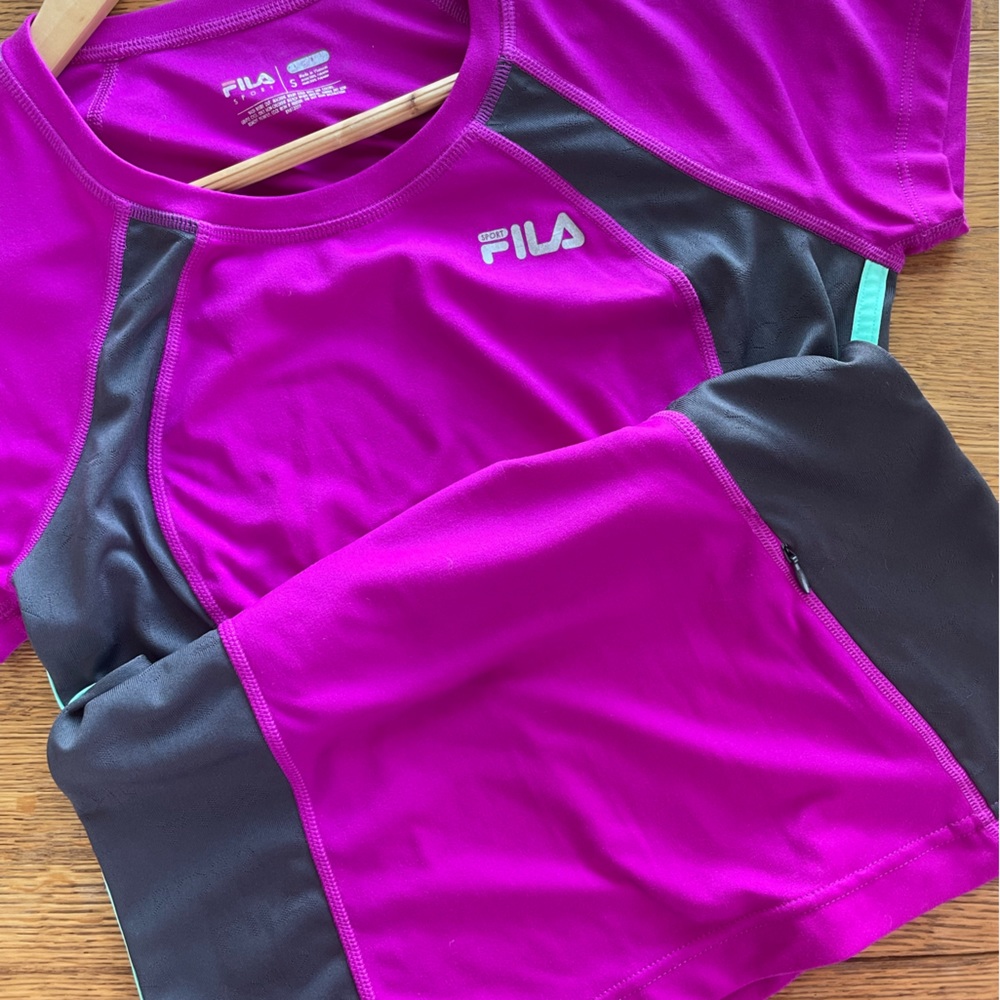 *24 hrs only!* FILA workout top, size small